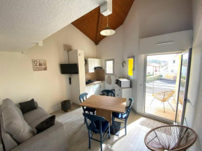 Duplex rénové face à la plage avec balcon et parking - FR-1-738-41